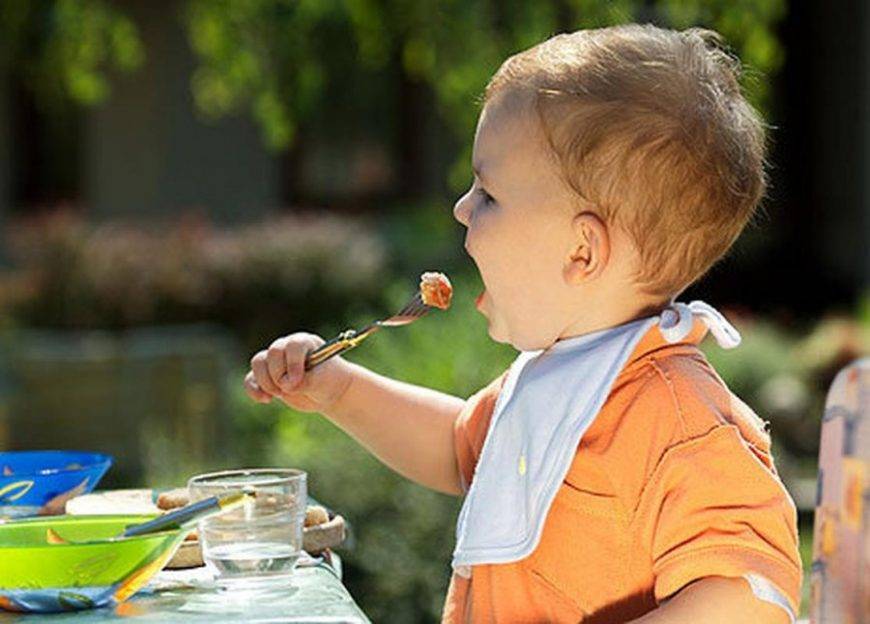 Что можно давать в прикорм в 5 месяцев ????: таблица, пошаговое описание, схема