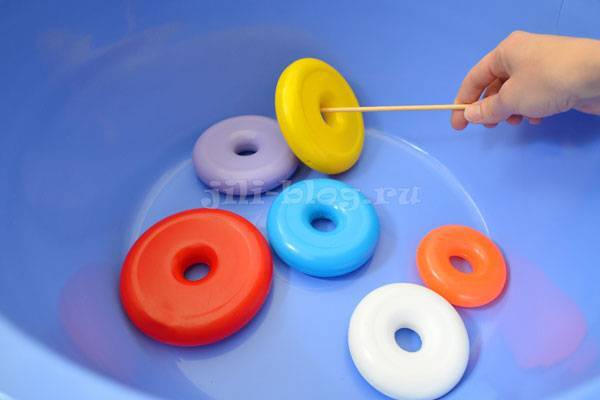 Игры для детей для 2 лет: развивающие упражнения, игрушки своими руками и другие