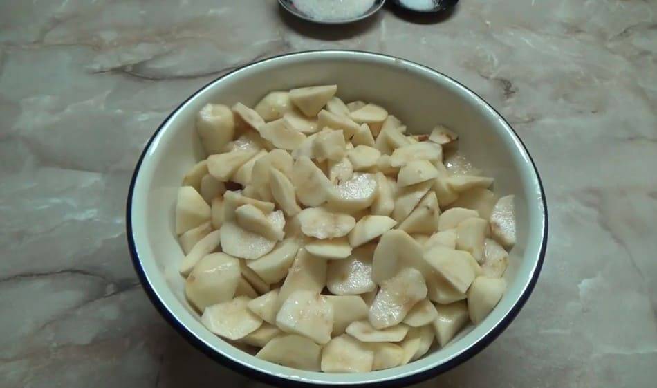 С какого возраста можно давать ребенку грушу: рецепт грушевого пюре для грудничка