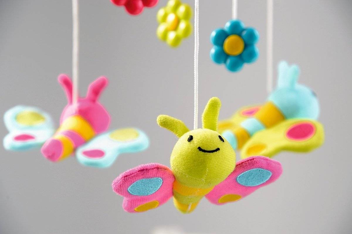 Мобиль на кроватку для новорожденных своими руками: мастер-класс и идеи