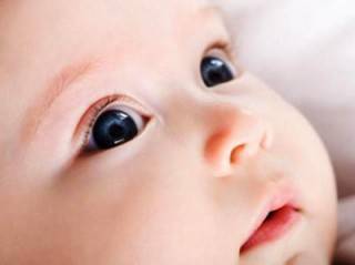 Когда меняется цвет глаз у новорожденных: какого они цвета у маленьких детей?