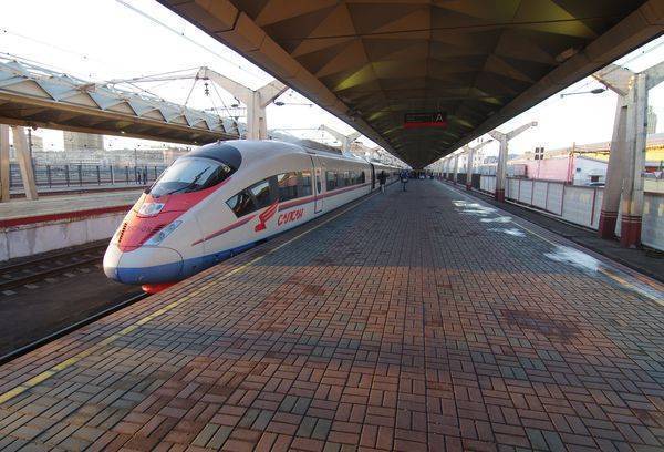 До скольки лет детский билет на поезд: в каком возрасте можно купить по льготе?