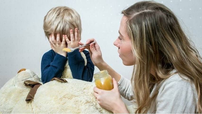 Ребенка рвет после еды: причины тошноты и рвоты и способы лечения