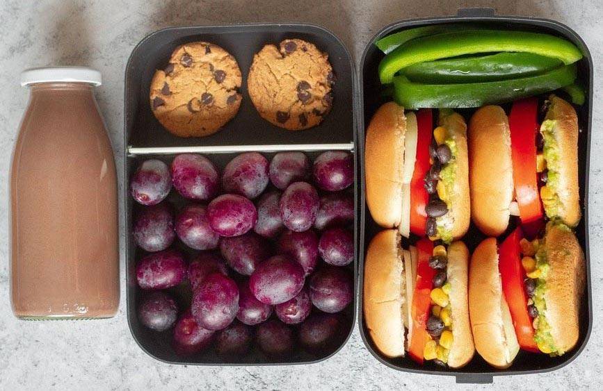 Завтрак для школьника полезный и вкусный: что дать ребенку в школу?