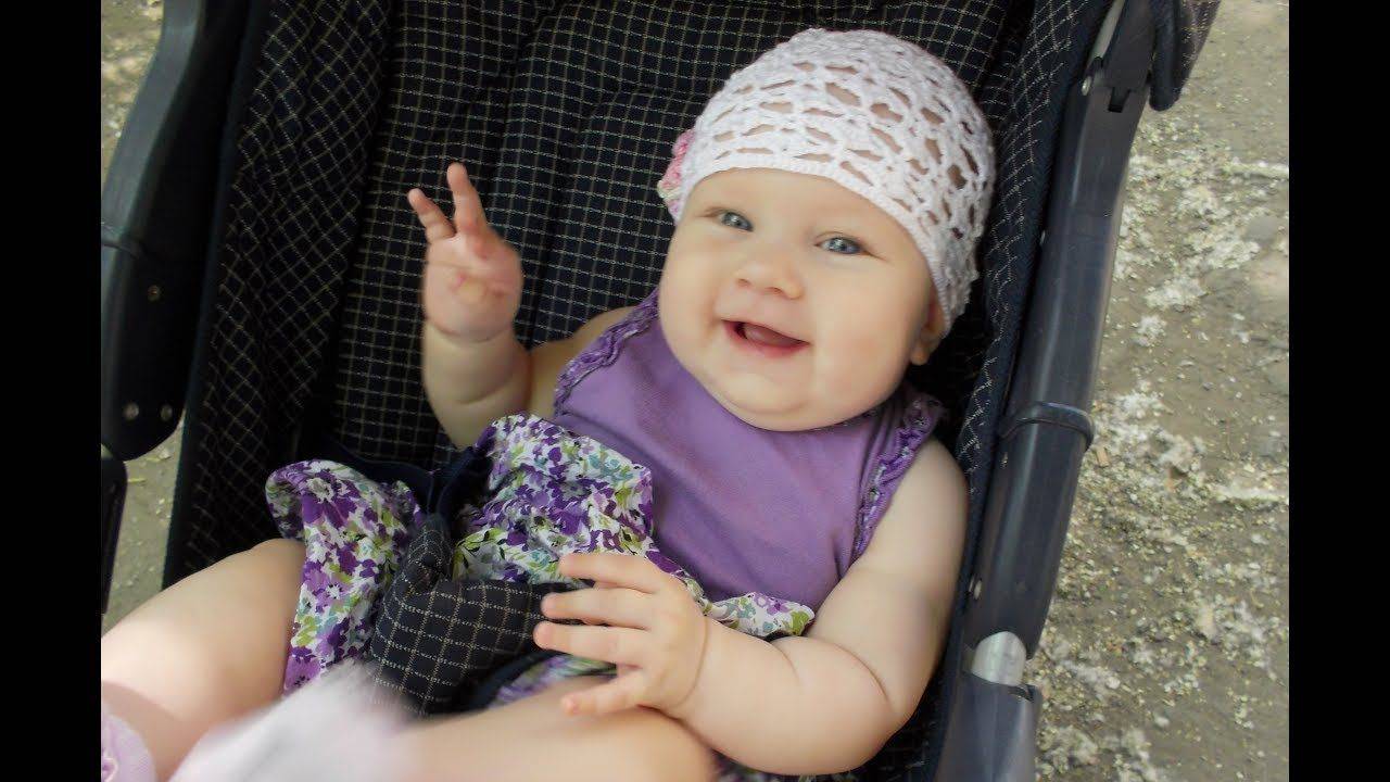 Развитие ребенка в 7 месяцев: питание, вес и рост, что должен уметь (таблица)