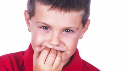 Как отучить ребенка грызть ногти: причины, советы психолога, Комаровского