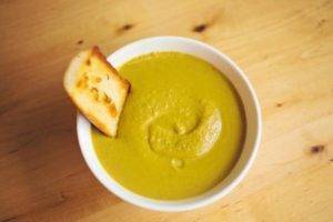 С какого возраста можно давать ребенку гороховый суп и кашу?