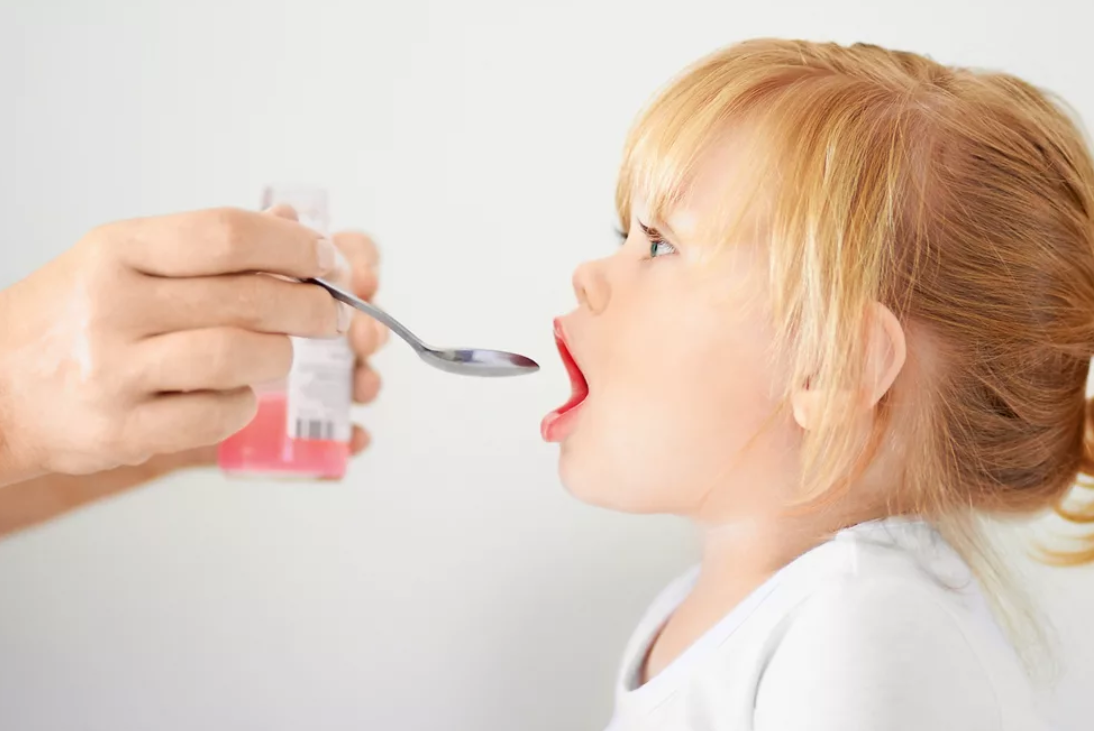 У ребенка влажный кашель без температуры: чем лечить грудничка (Комаровский)