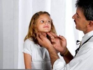 У ребенка увеличены лимфоузлы на шее: причины воспаления и лечение в домашних условиях