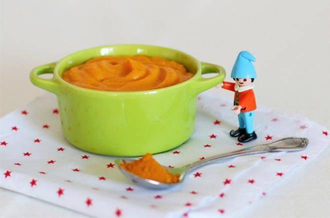 Чем кормить малыша в 1 год: таблицы с рационом и режимом питания годовалого ребенка