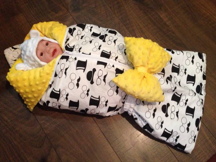 Что нужно для выписки из роддома зимой: одеяло, конверт и другая одежда для новорожденного