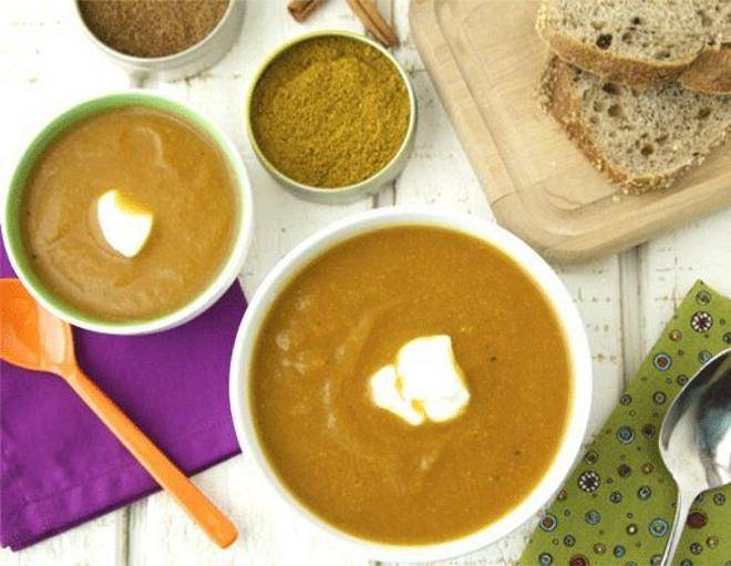 Чем кормить малыша в 1 год: таблицы с рационом и режимом питания годовалого ребенка