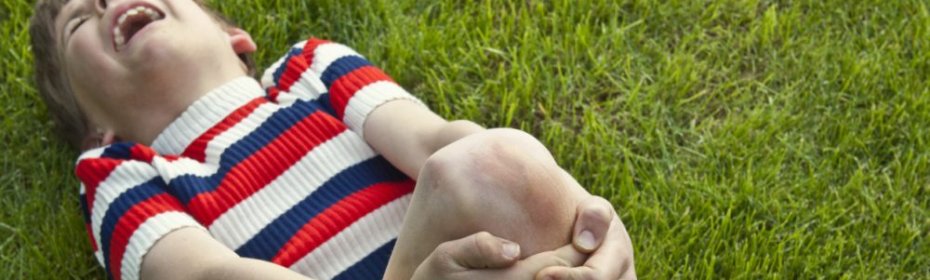 Почему у ребенка болят ноги без видимых причин и что делать: симптомы болей роста