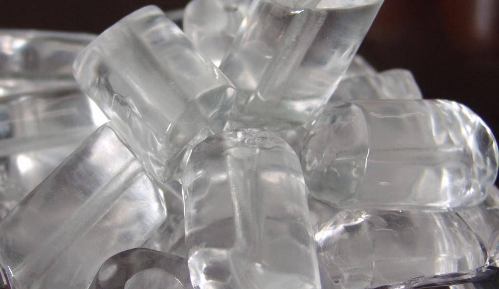 Ребенок разбил губу и она опухла изнутри: что делать при ушибе с отеком, чем обработать рану?