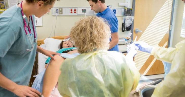 Почему роды начинаются ночью, в какое время суток обычно чаще всего бывают схватки?