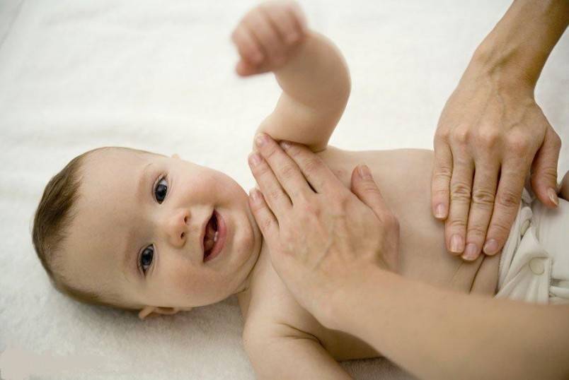 У ребенка болит живот и понос - что делать и какие лекарства давать при жидком стуле?