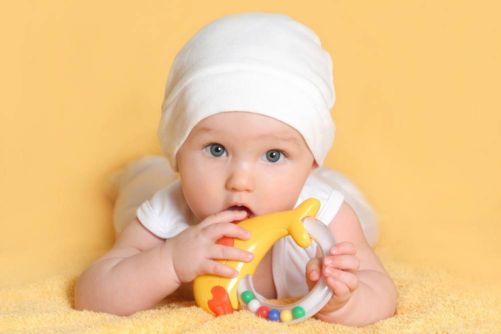 Ребенку 8 месяцев: развитие, питание, вес и рост (таблица с нормами)