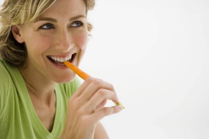 Морковь при грудном вскармливании: можно ли кормящей маме в первый месяц?