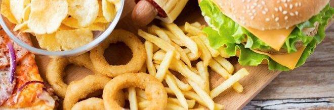 После родов прыщи на лице: почему появляются акне и сыпь и что делать?