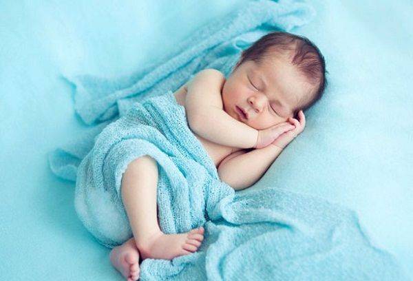 Когда ребенок начинает гулить и агукать: во сколько месяцев, как научить?