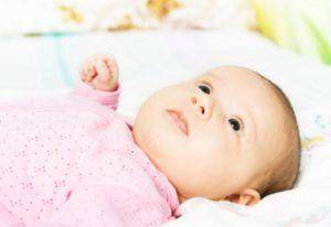 Сколько должен спать ребенок в 4-5 месяцев: нормы днем и ночью, плохой сон