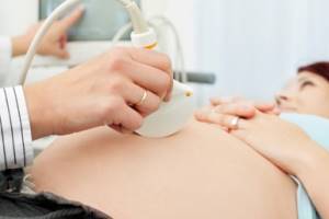 Можно ли забеременеть со спайками в матке или трубах и как протекает беременность?