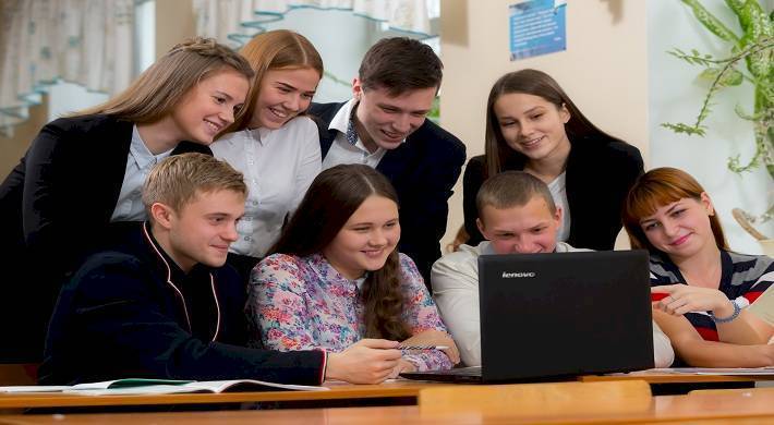 Куда поступить после 9 класса мальчику?