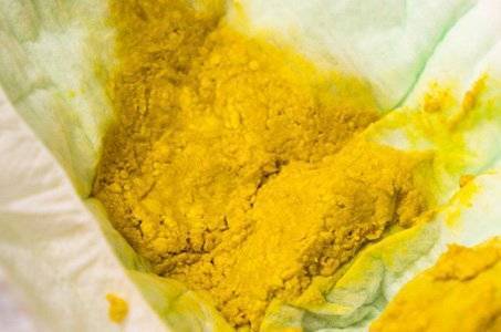 Белые комочки в кале у грудничка при грудном вскармливании: причины белого стула