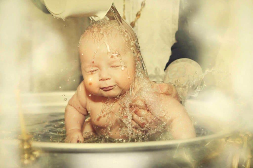 Крещение ребенка: правила, приметы, что нужно знать родителям мальчика и девочки