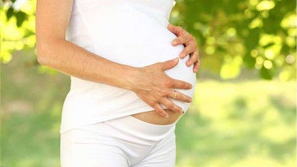 Ребенок толкается внизу живота: почему шевеление плода ощущается в этой области?