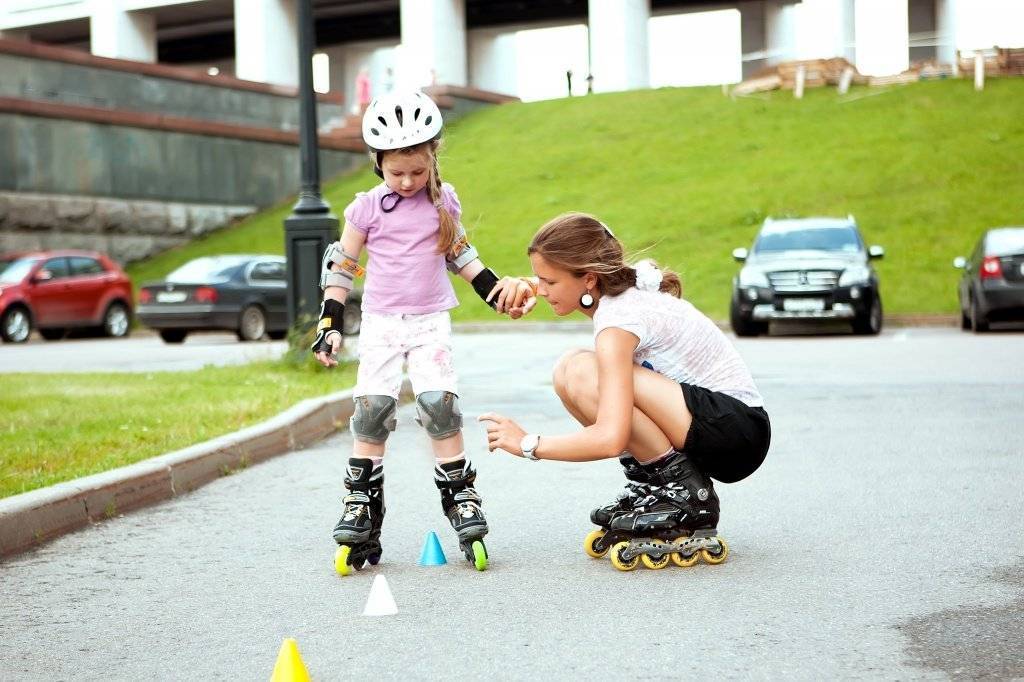 Как научить ребенка кататься на роликах в 4-5 лет: занятия, видео