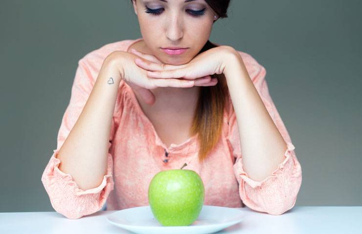 Скудные месячные - причины: почему очень плохо и слабо идет менструация, а выделения без крови?