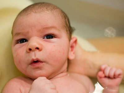 Можно ли кофе при грудном вскармливании кормящей маме: с молоком, без кофеина?