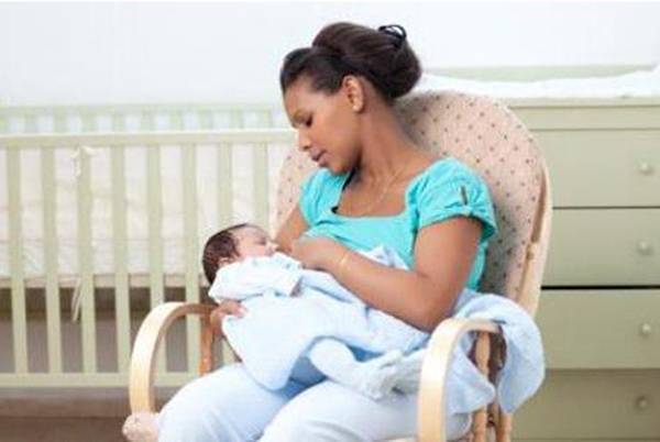 Мало молока у кормящей матери ????: что делать, чтобы было больше, что нужно кушать?