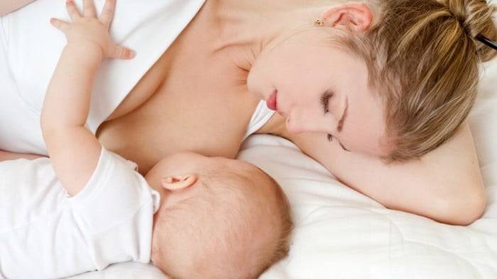 Мало молока у кормящей матери ????: что делать, чтобы было больше, что нужно кушать?