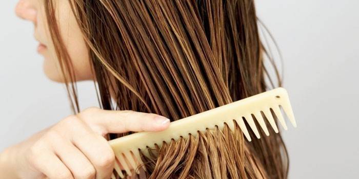 Вазелиновое масло для новорожденных: применение (при запоре, в нос и уши)