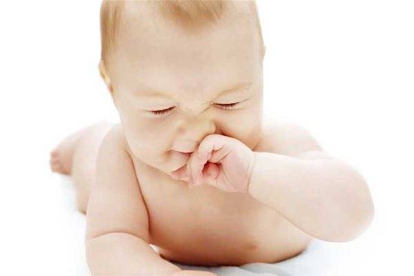 Грудное молоко от насморка у грудничков: можно ли капать в нос ребенку?