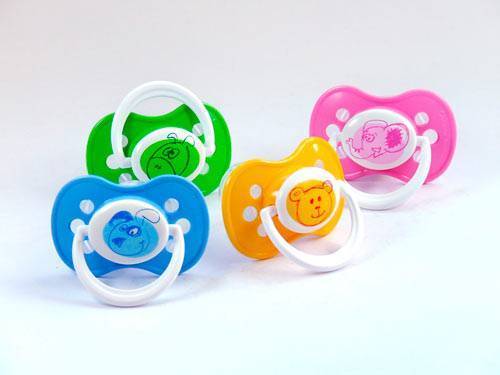 Ортодонтическая пустышка: фото и лучшие ортопедические соски от 0 до 6 месяцев