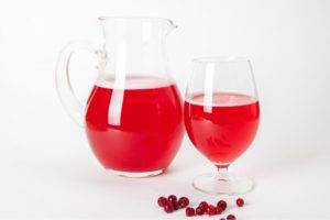 Клюква при грудном вскармливании и клюквенный морс: можно ли кормящей маме?