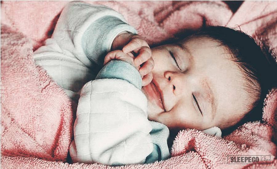 Когда ребенок начинает спать всю ночь: как приучить его, с какого возраста?