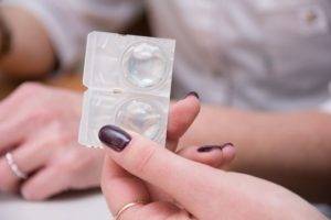 Со скольки лет можно носить линзы детям и как их правильно подобрать для улучшения зрения?