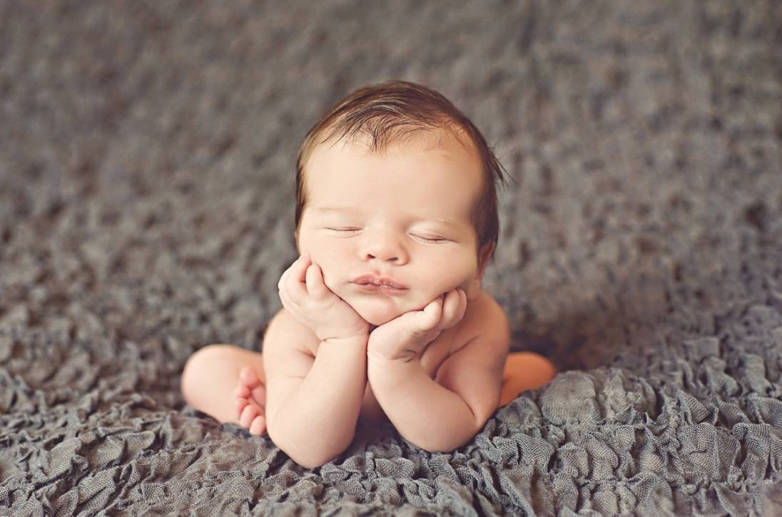 Когда новорожденного можно класть на животик ????, с какого возраста выкладывать?