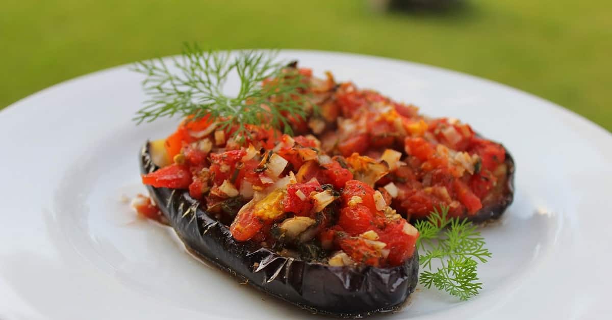 Баклажаны при грудном вскармливании: можно ли кормящей маме есть "синенькие"?