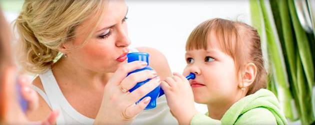 Причины появления неприятного запаха из уха у грудничка и способы устранения проблемы