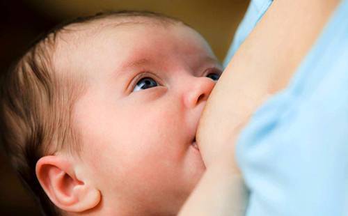 Как понять, что ребенку не хватает грудного молока и он не наедается: признаки