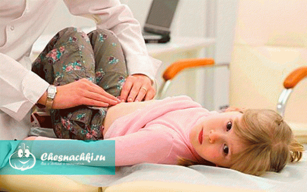 У ребенка болит живот в области пупка - что делать в такой ситуации?