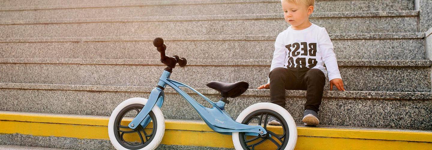 Беговел для детей от 2 лет: как выбрать велосипед без колес - рейтинг и обзор