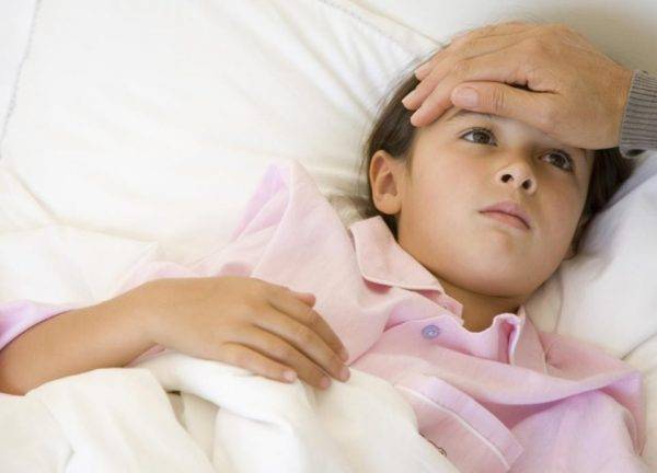 У ребенка понос с кровью и высокая температура: лечение и причины диареи