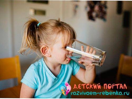 Чем кормить ребенка после рвоты, при отравлении и поносе - мнение Комаровского