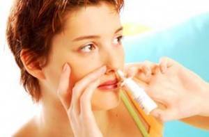 Чем лечить насморк при грудном вскармливании: капли в нос при лактации маме